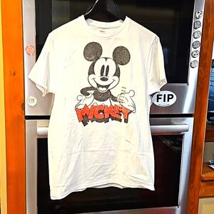 Mickey Disney t-shirt size Medium